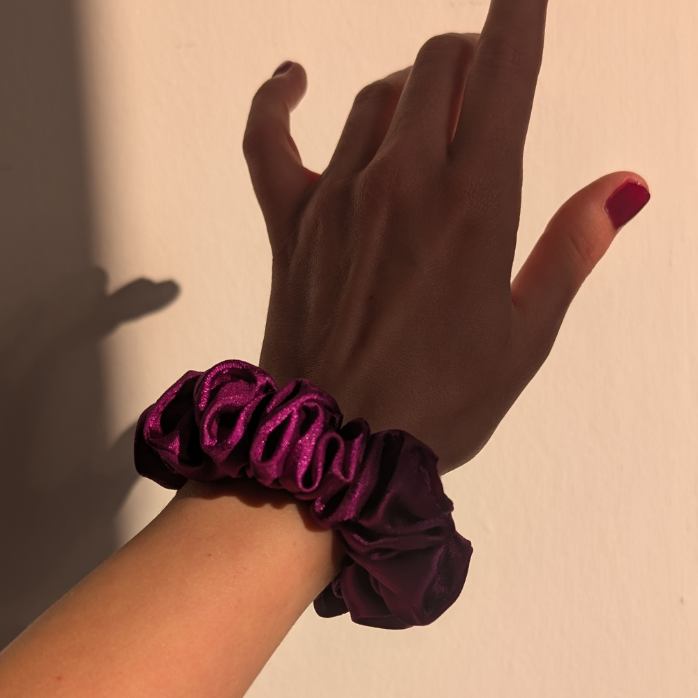 Isabella Plum xxs scrunchie yogion