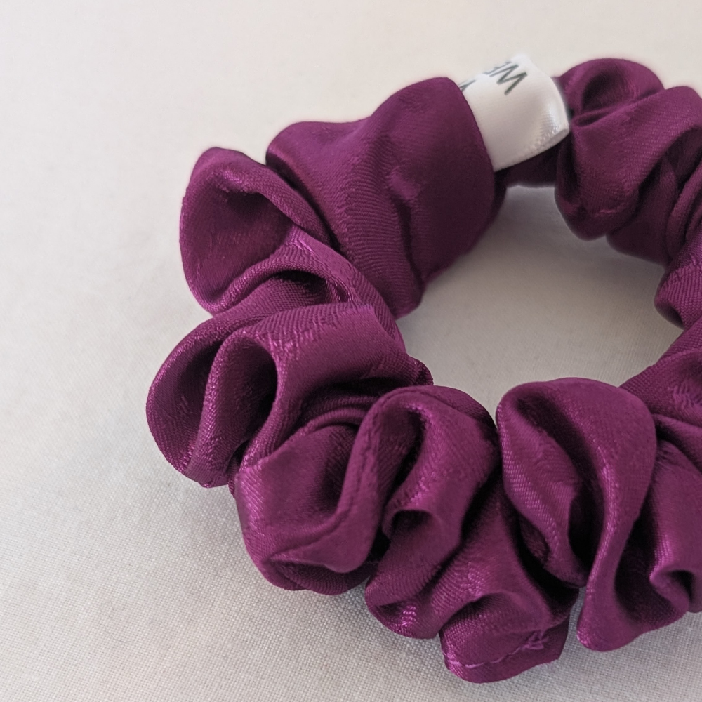 Isabella Plum xxs scrunchie yogion