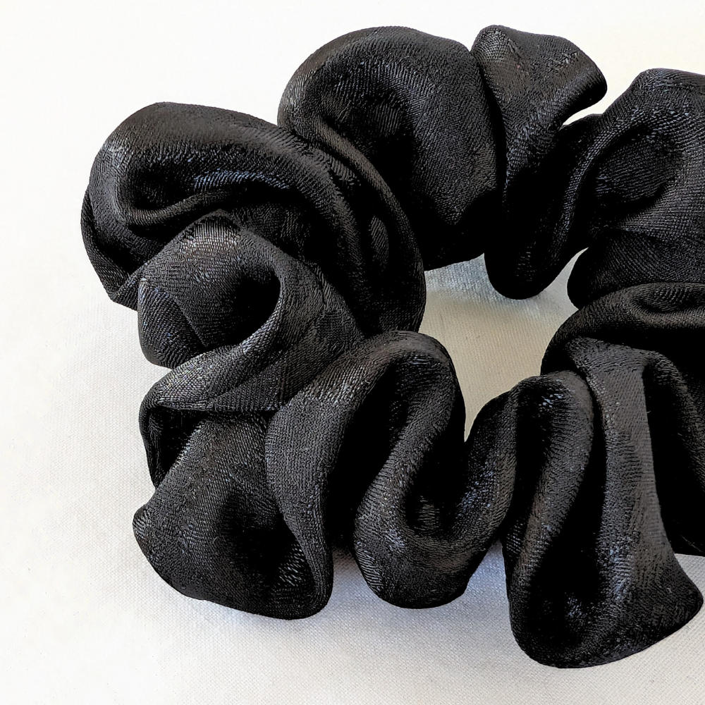 Vasiliki MINI SATIN BLACK scrunchie