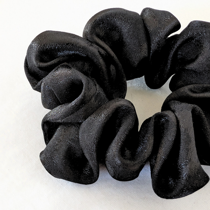 Vasiliki MINI SATIN BLACK scrunchie