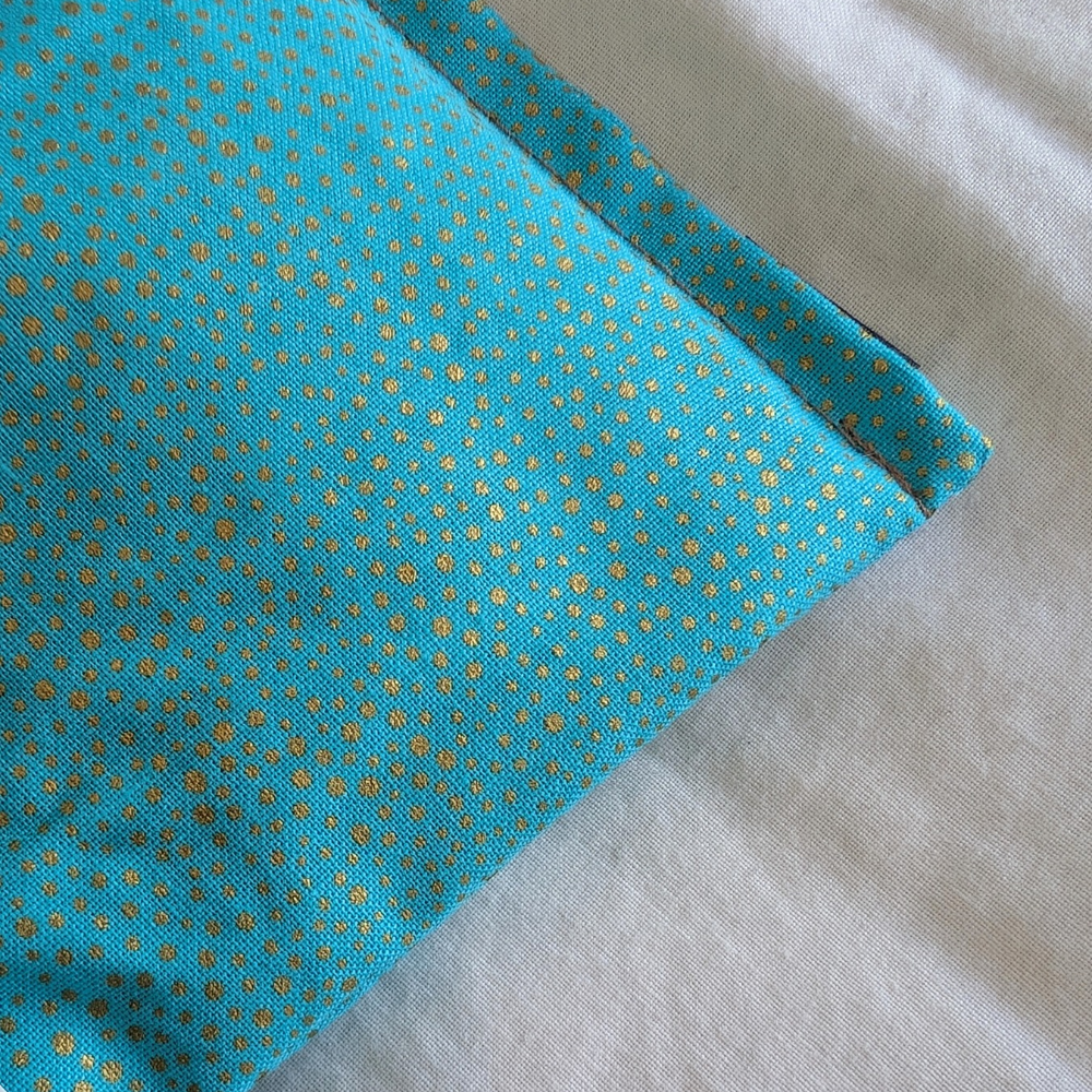 Lavender eye pillow turquoise with golden dots by Yogion wellness Cyprus detail